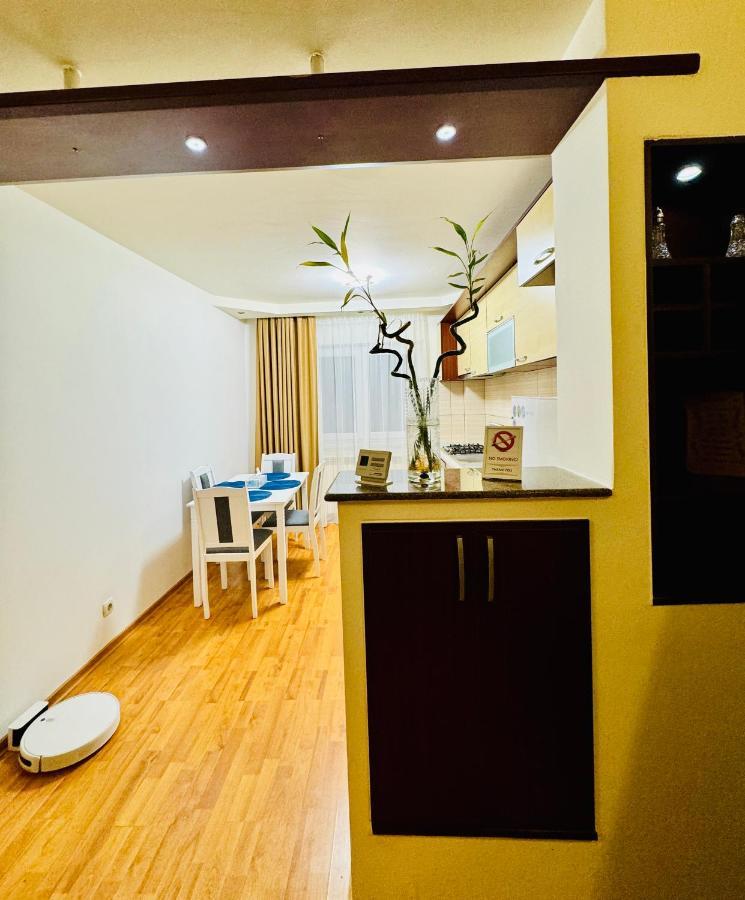 شقة Altheda Living Eroilor 116-A4 سوتْشافا المظهر الخارجي الصورة